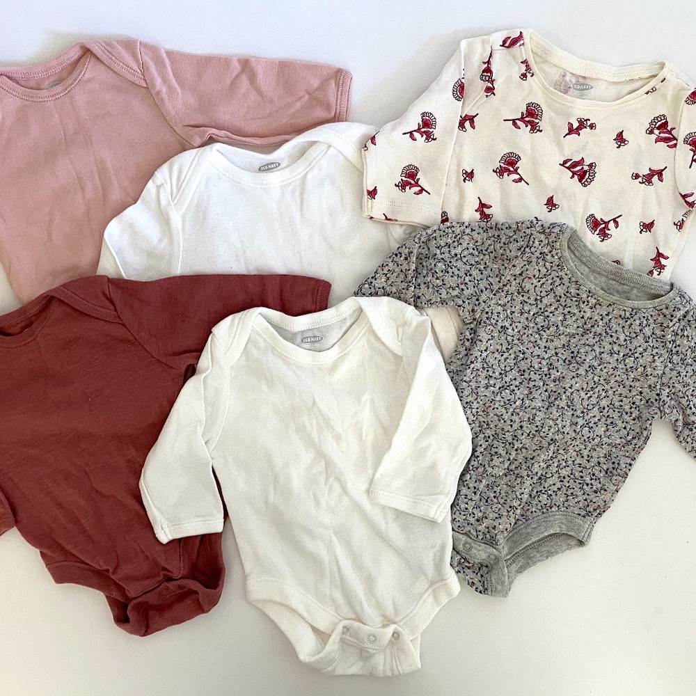 Lot of Old Navy Baby Girl Bodysuits 0-3M